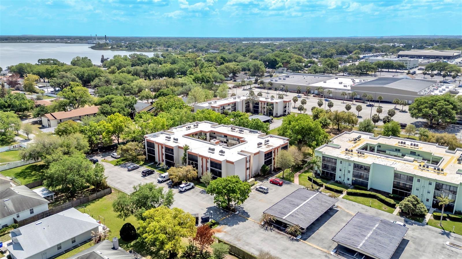 LAKESIDE VILLAGE 01 CONDO - Residential