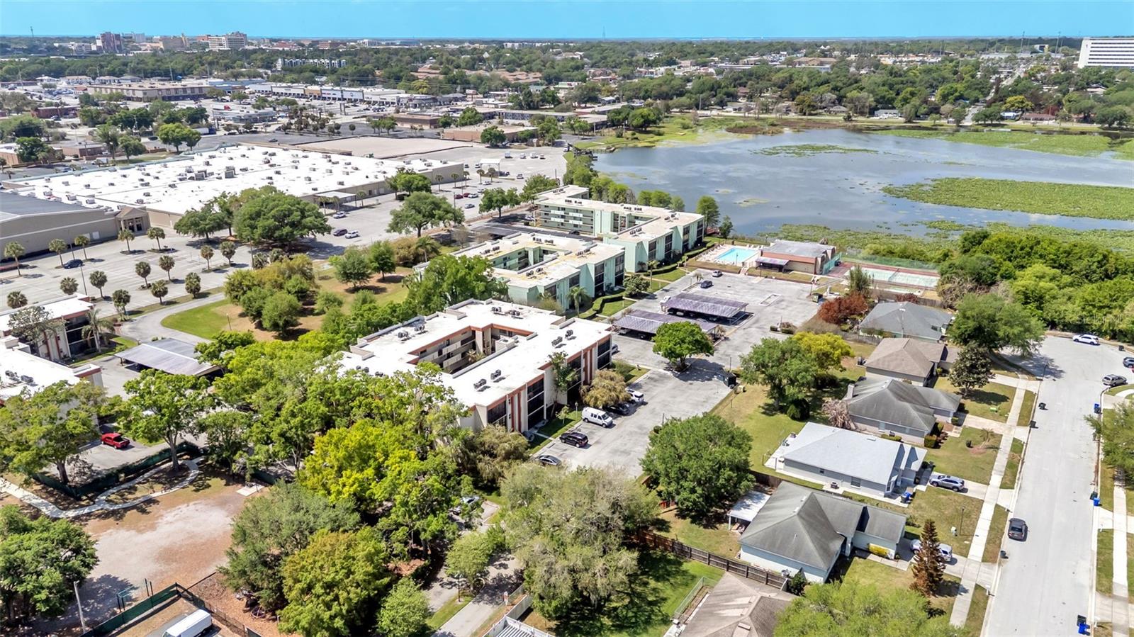 LAKESIDE VILLAGE 01 CONDO - Residential