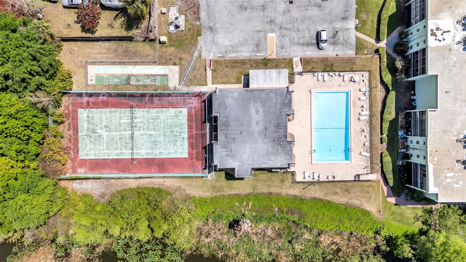 LAKESIDE VILLAGE 01 CONDO - Residential