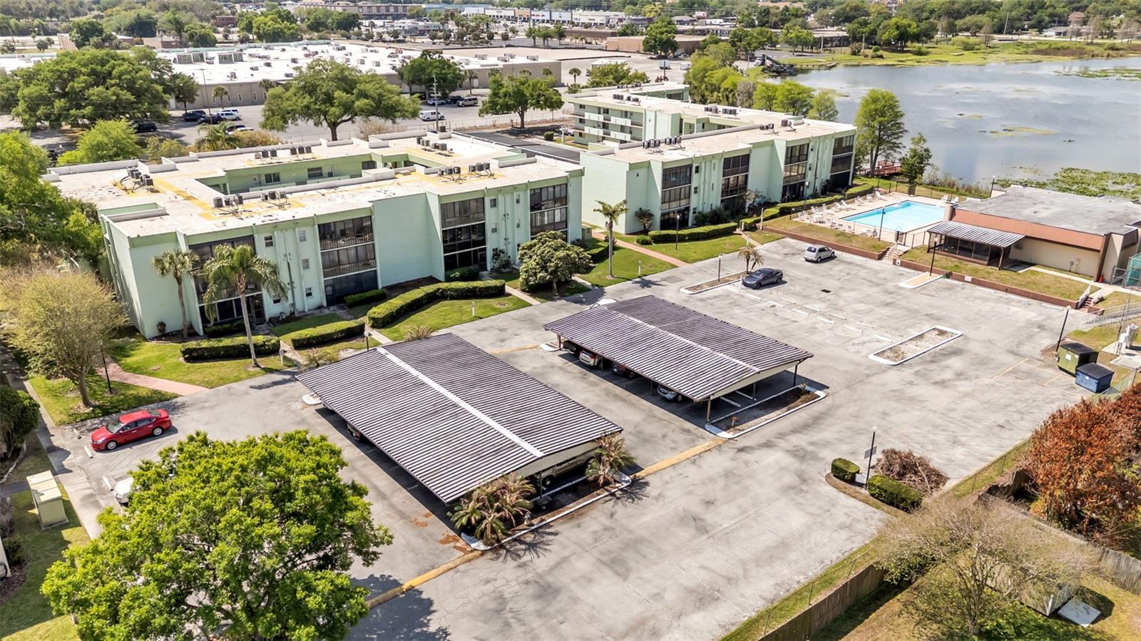 LAKESIDE VILLAGE 01 CONDO - Residential