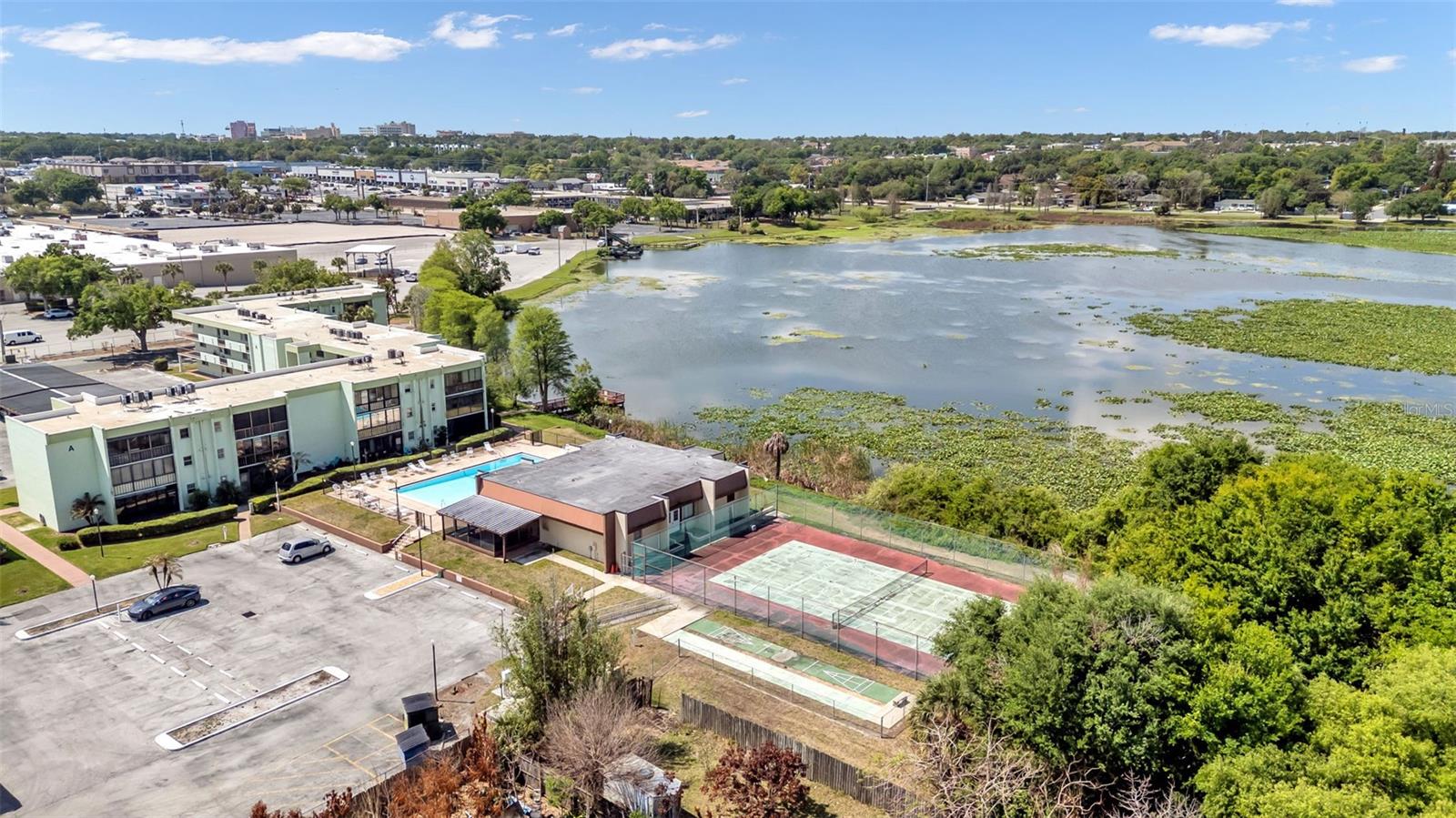 LAKESIDE VILLAGE 01 CONDO - Residential