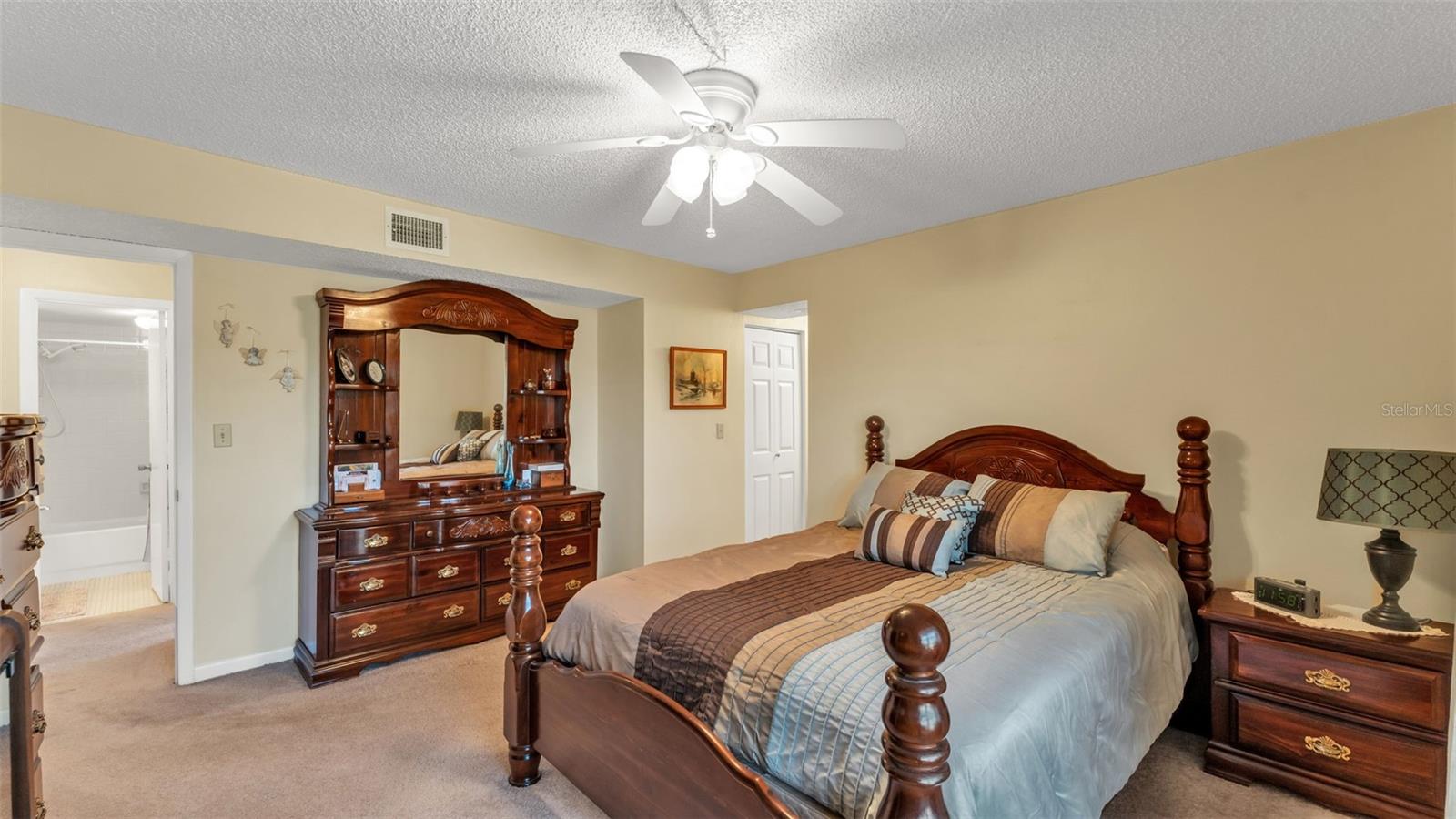 LAKESIDE VILLAGE 01 CONDO - Residential