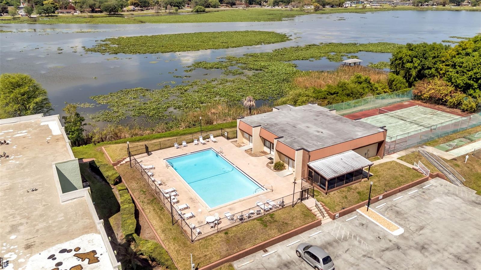 LAKESIDE VILLAGE 01 CONDO - Residential