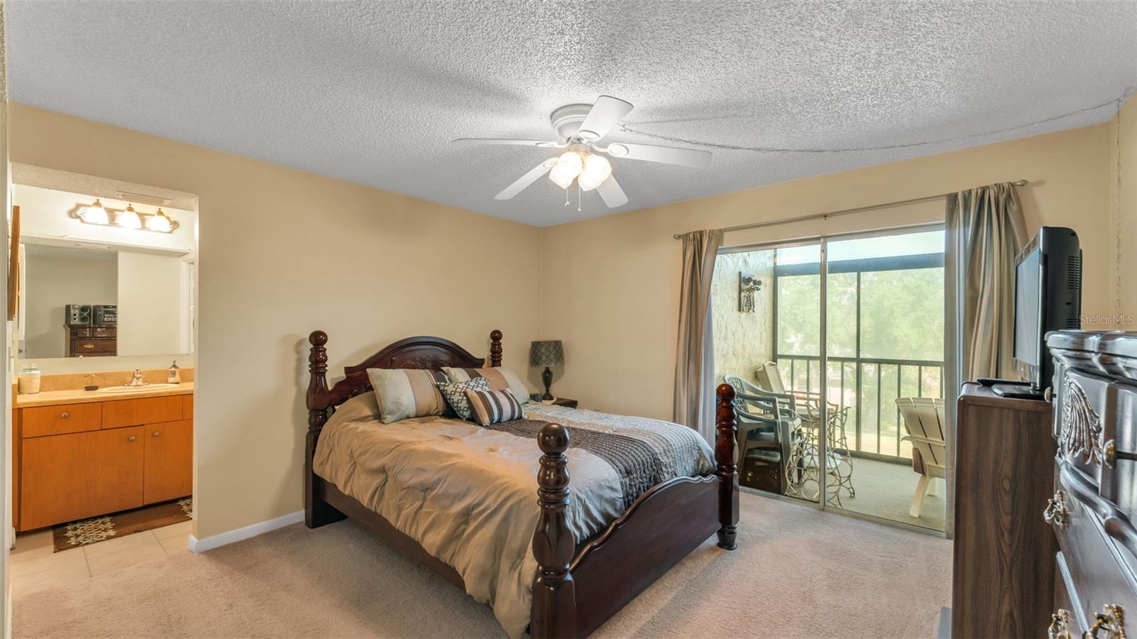 LAKESIDE VILLAGE 01 CONDO - Residential