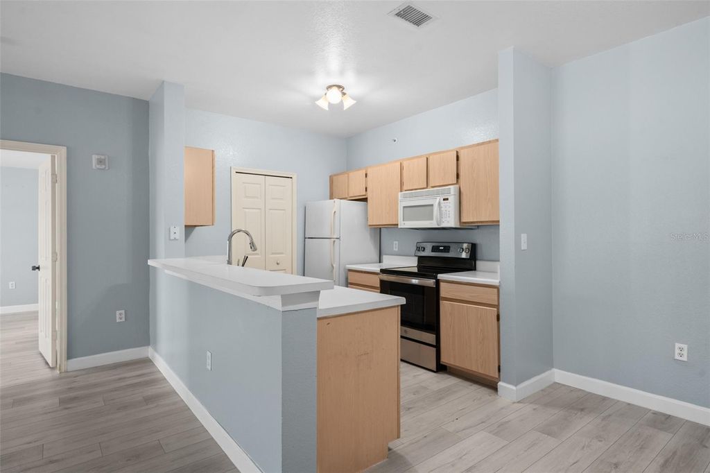 Photo of 5459 Vineland Road #4302, Orlando, FL 32811 (MLS # O6389883)