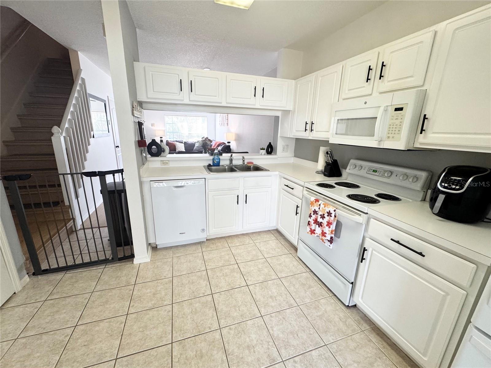 REGENCY KEY TWNHMS - Residential Lease