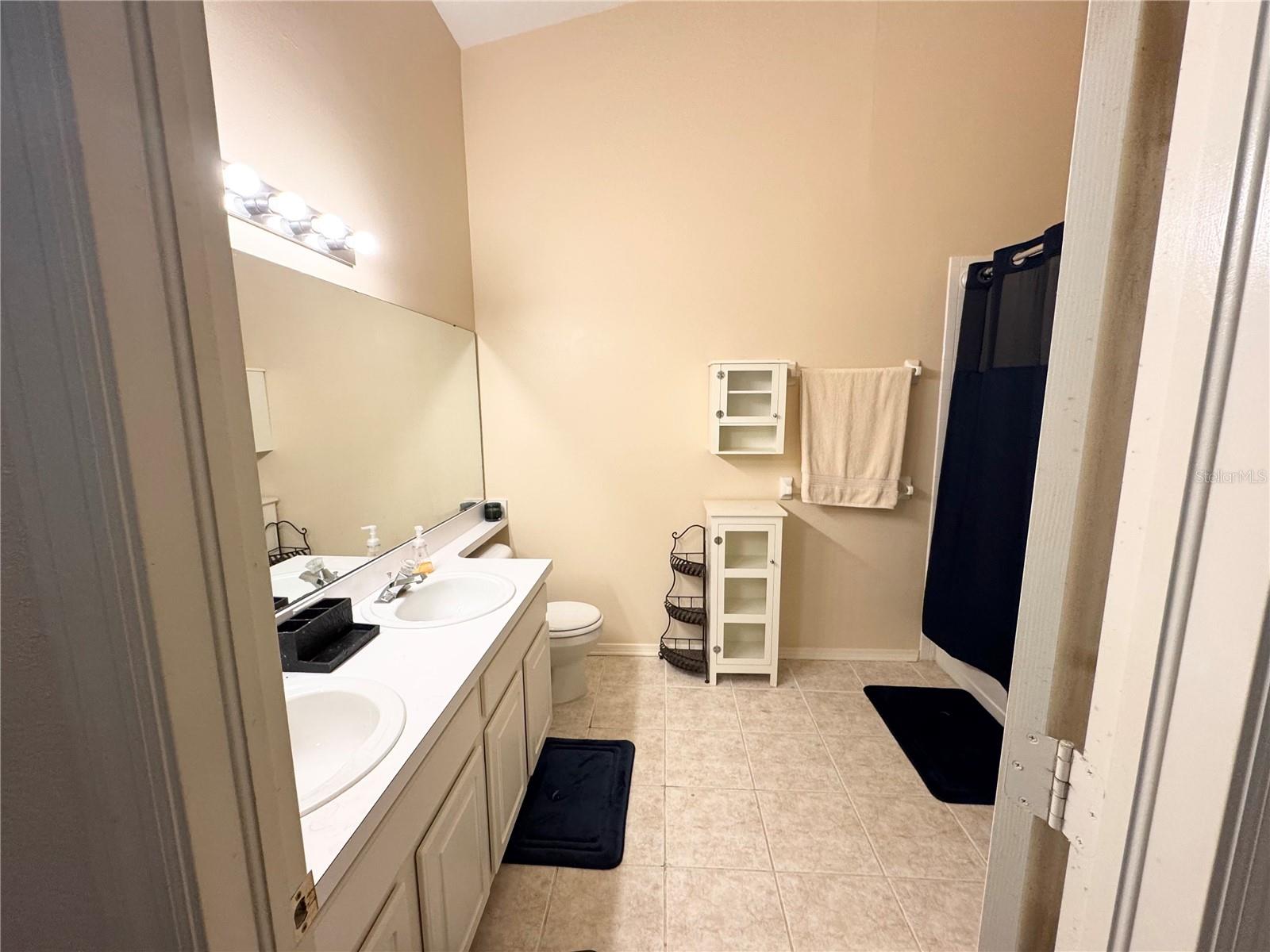 REGENCY KEY TWNHMS - Residential Lease