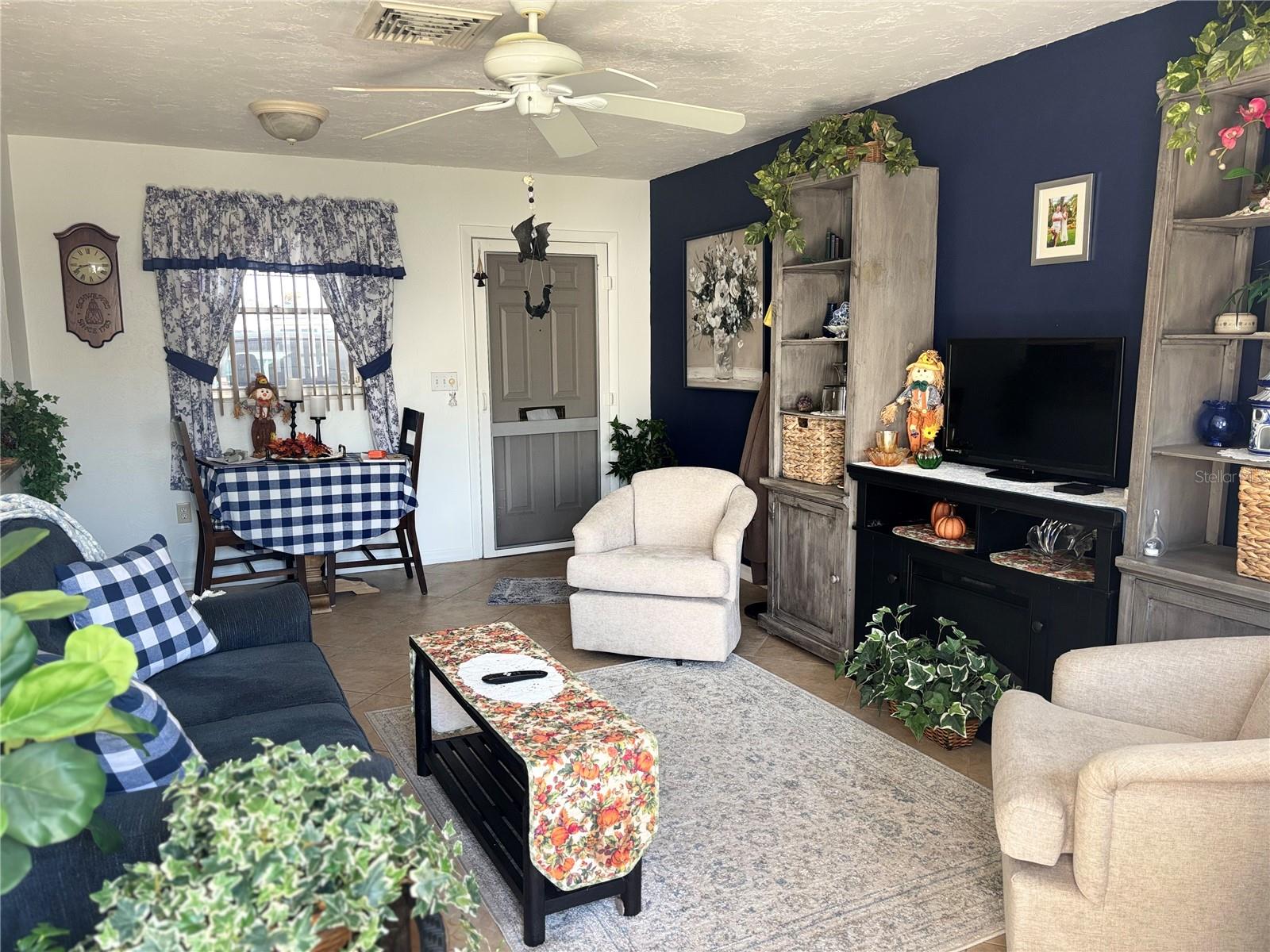 PARKWAY VILLAS - Residential