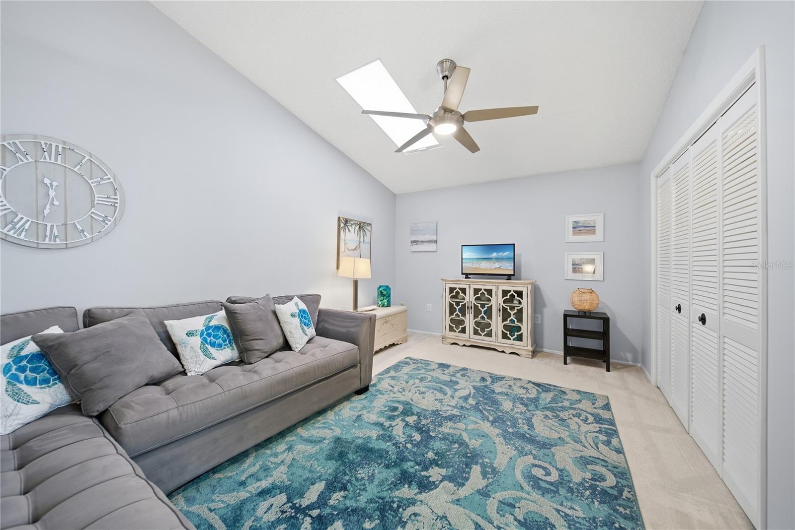 SALEM SQUARE - Residential