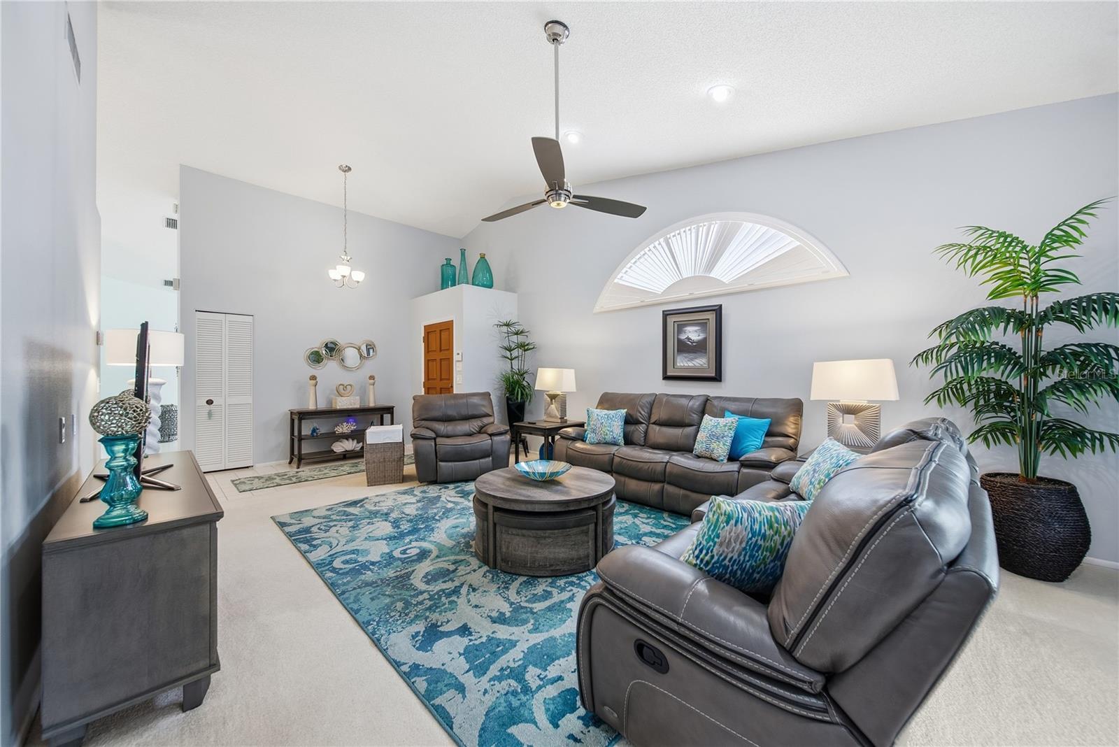 SALEM SQUARE - Residential