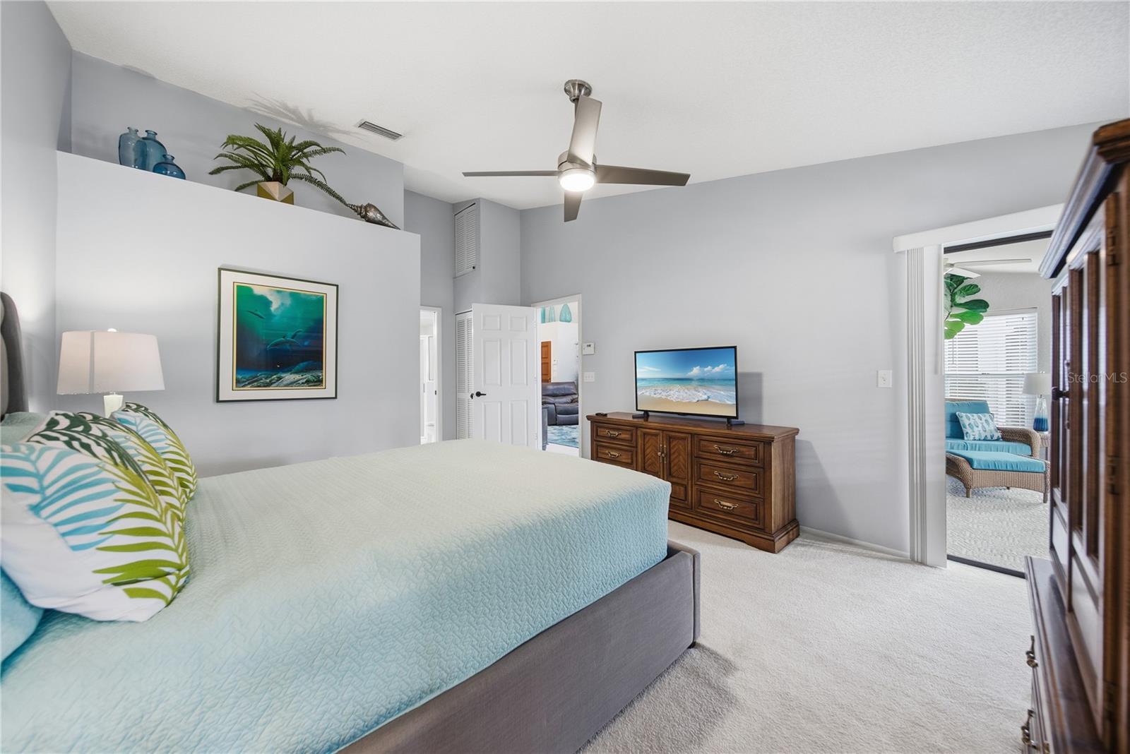 SALEM SQUARE - Residential