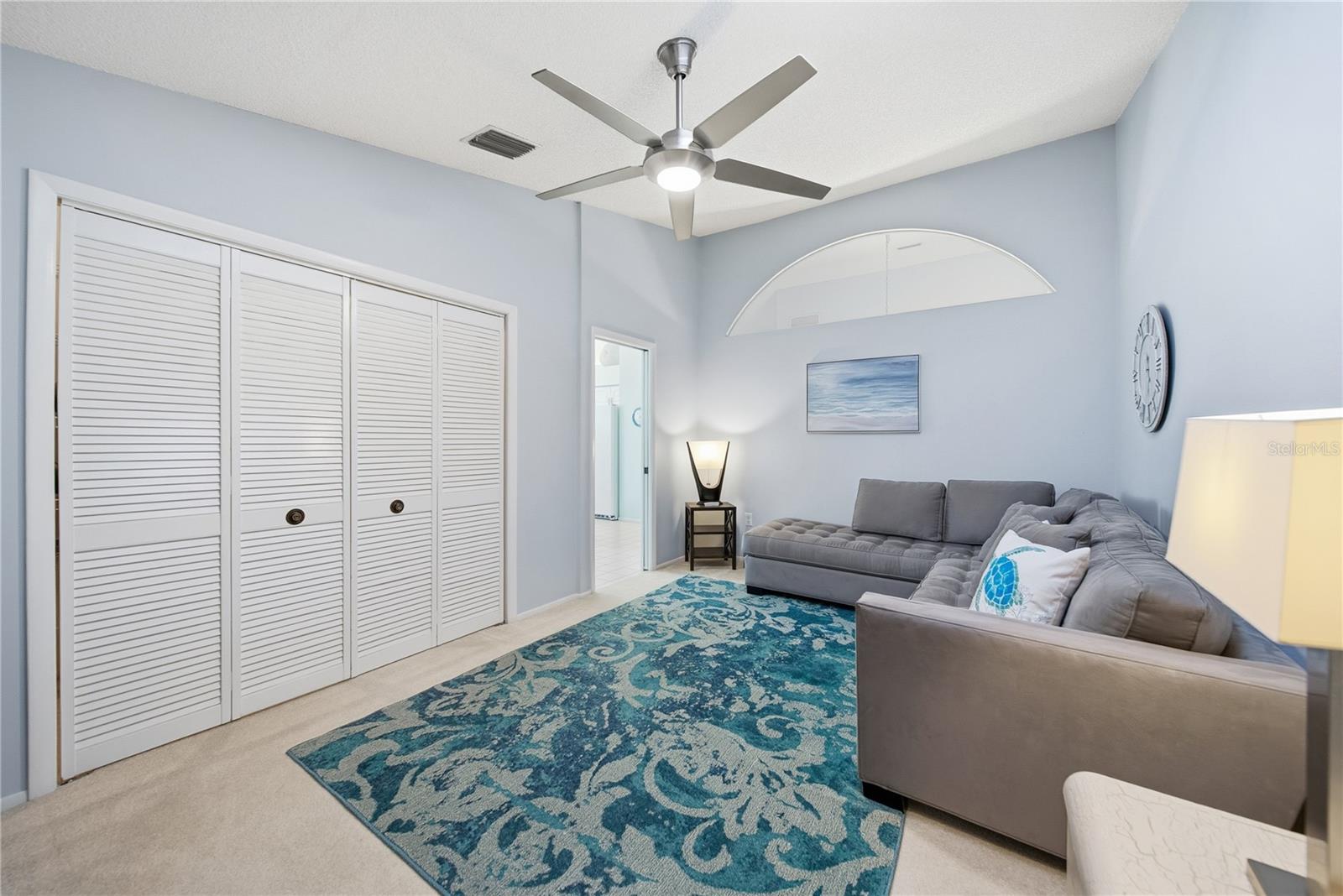 SALEM SQUARE - Residential