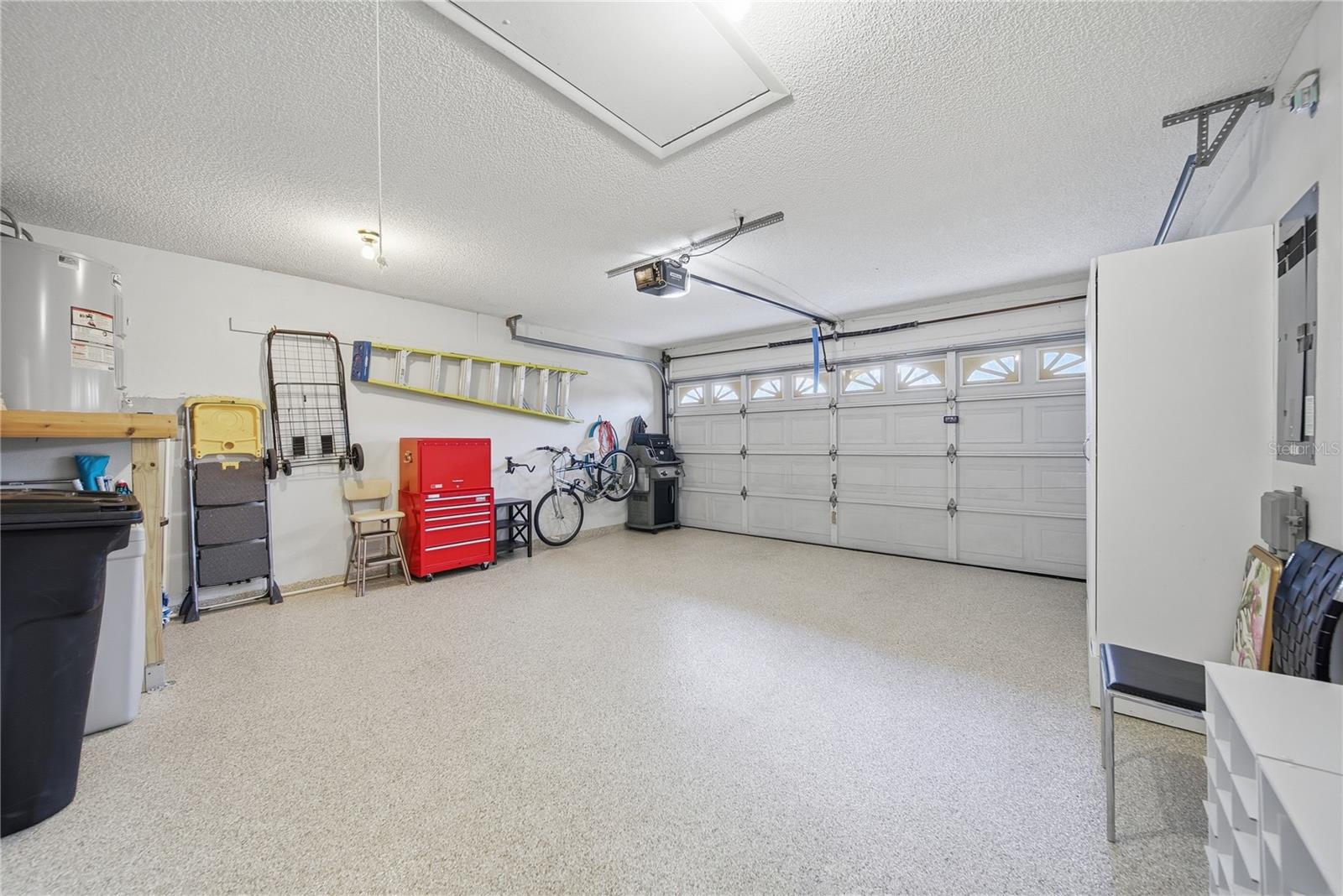 SALEM SQUARE - Residential