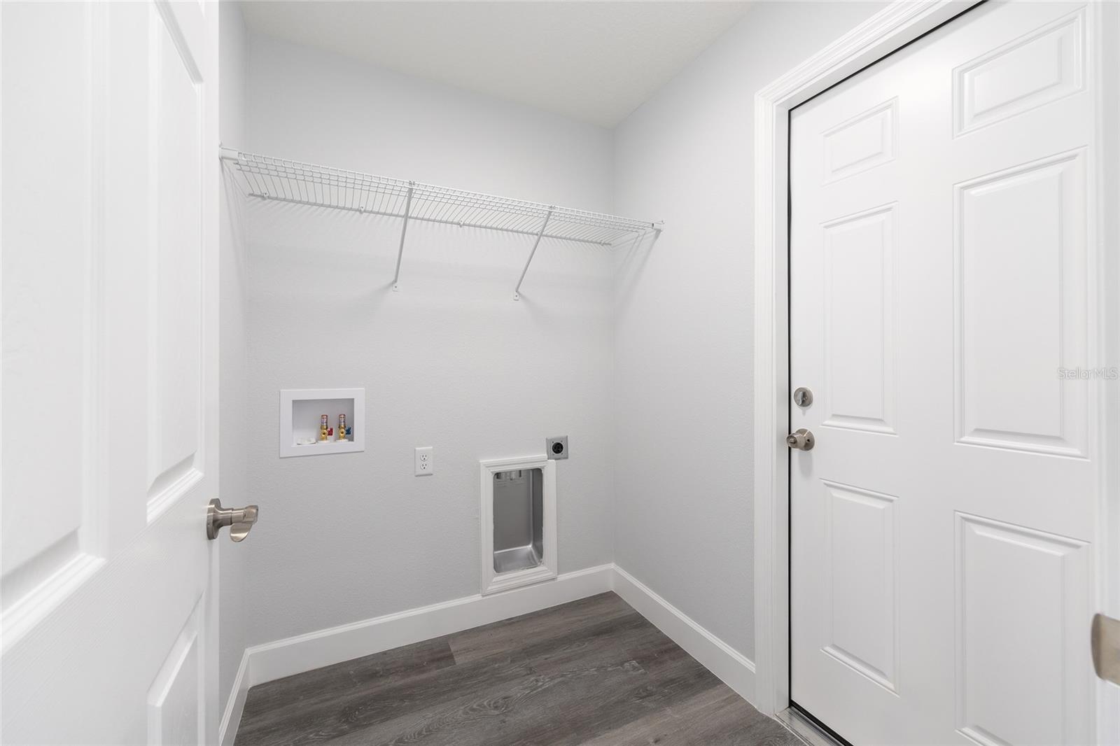 RAINBOW LAKES ESTATE - Residential