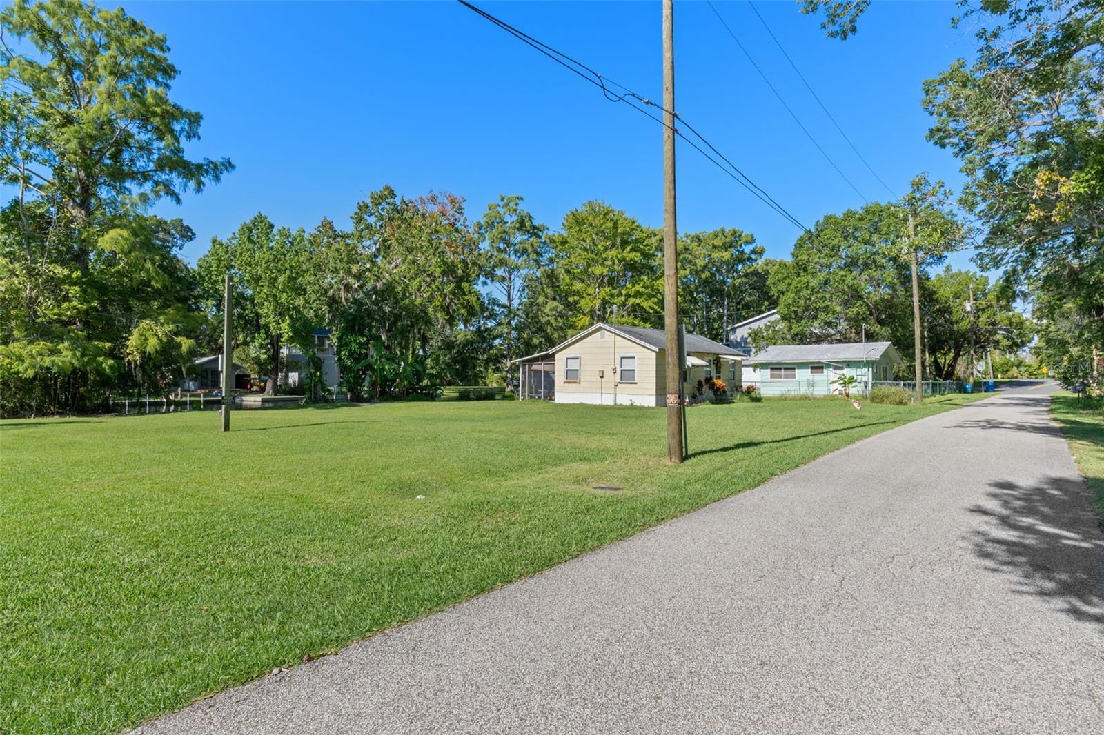 WEEKI WACHEE GARDENS - Land