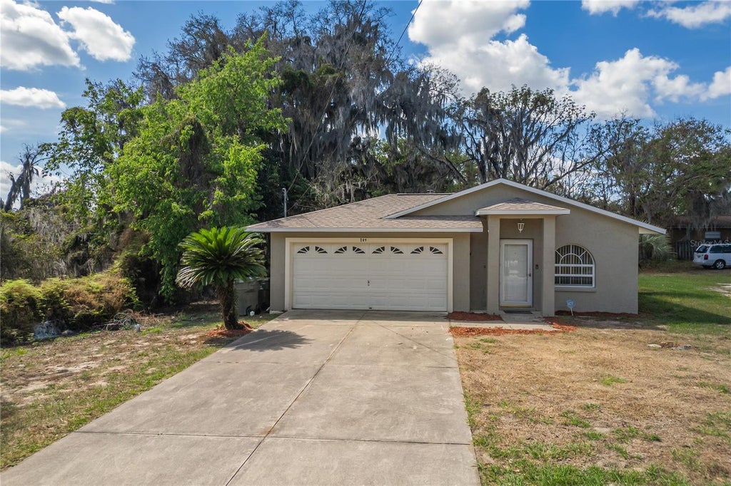 Photo of 109 N Faulkner Avenue, Leesburg, FL 34748 (MLS # O6454034)