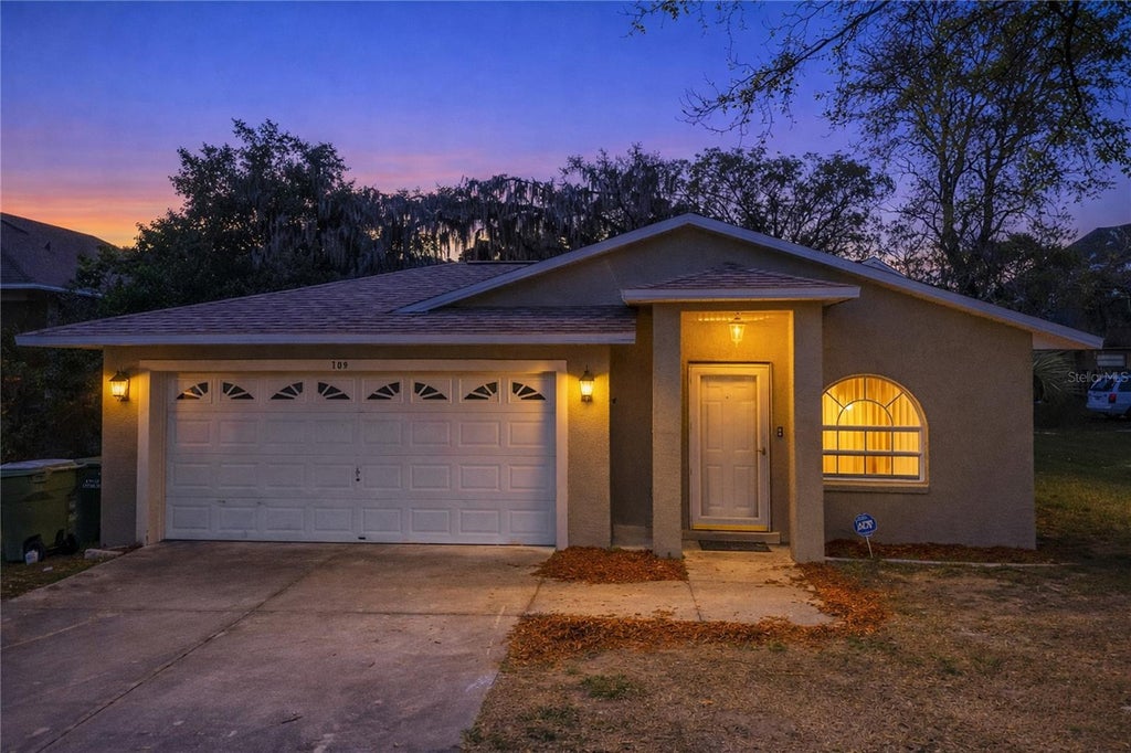 Photo of 109 N Faulkner Avenue, Leesburg, FL 34748 (MLS # O6454034)