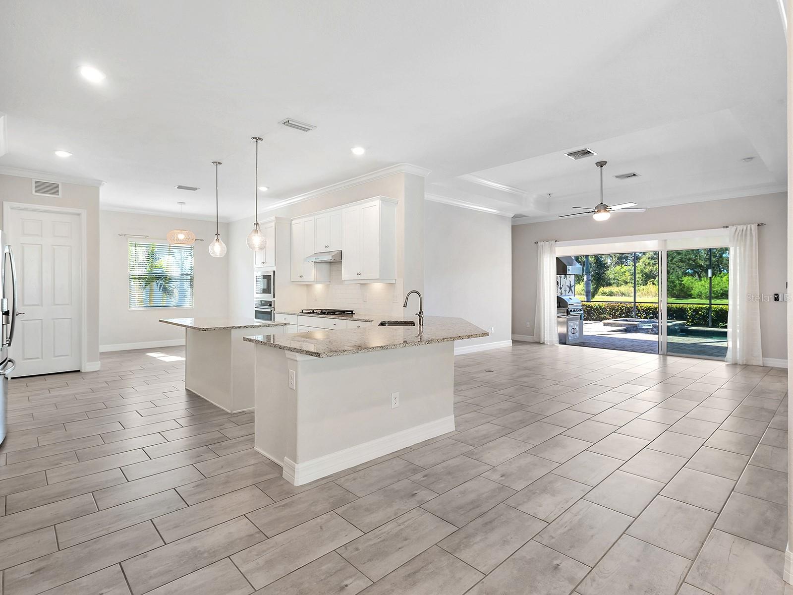 ARBOR GRANDE - Residential