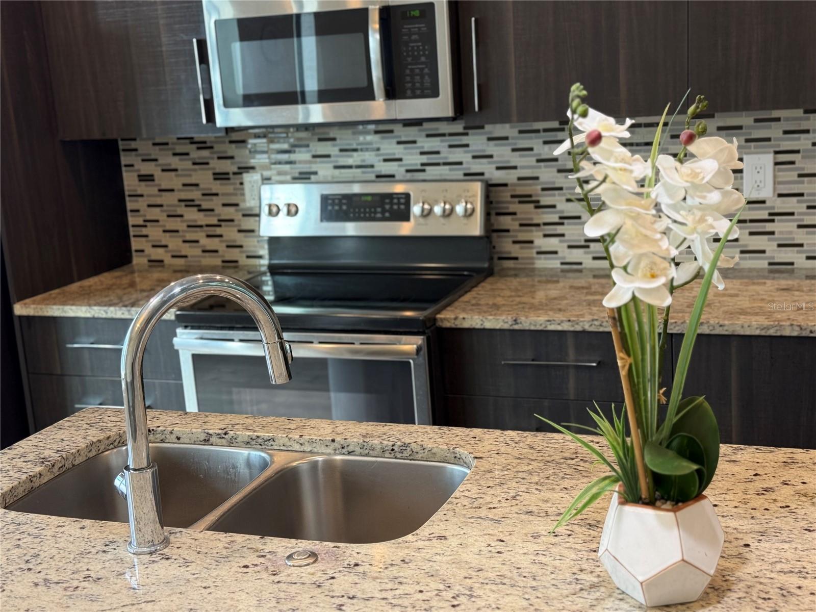 SOUTH WESTSHORE TWNHMS - Residential Lease