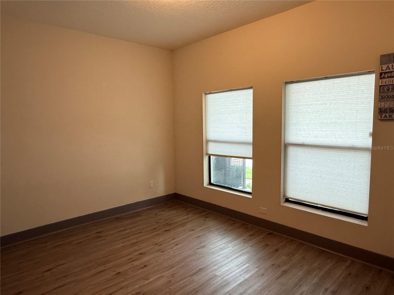 SOUTH WESTSHORE TWNHMS - Residential Lease