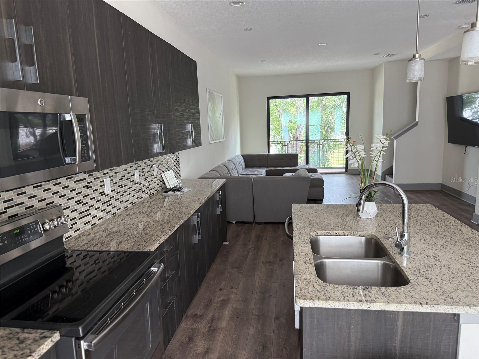 SOUTH WESTSHORE TWNHMS - Residential Lease