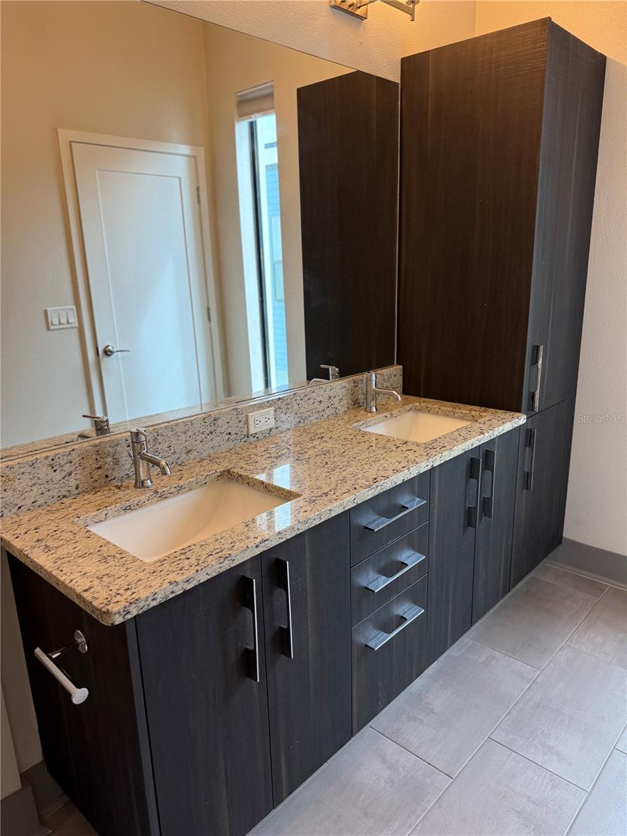 SOUTH WESTSHORE TWNHMS - Residential Lease