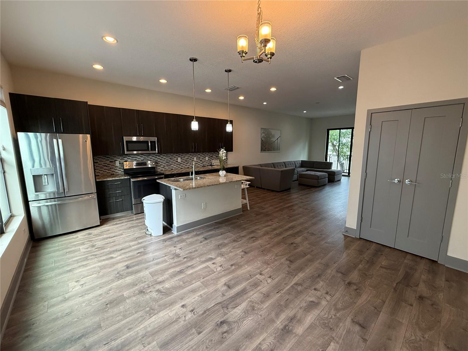 SOUTH WESTSHORE TWNHMS - Residential Lease