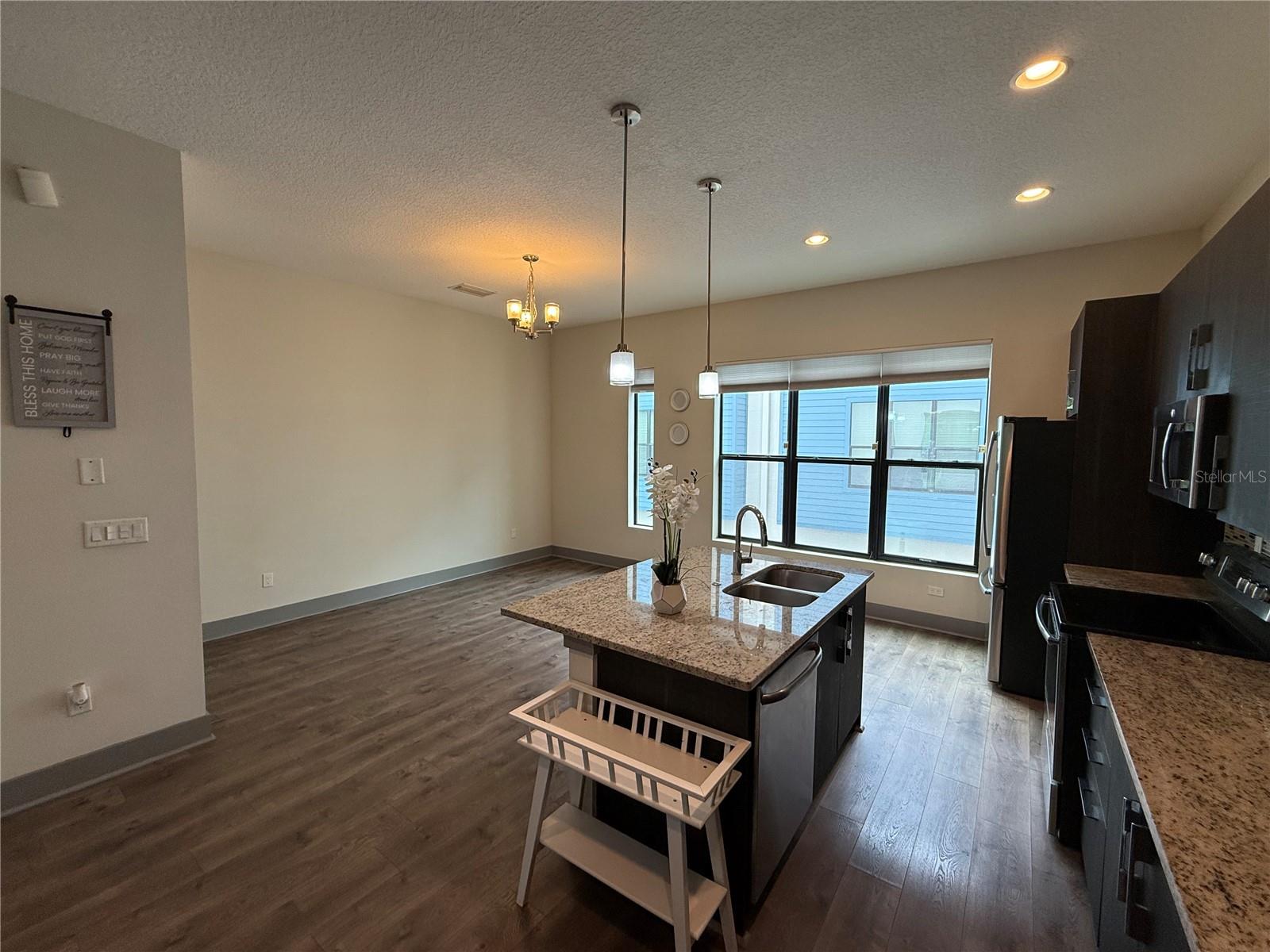 SOUTH WESTSHORE TWNHMS - Residential Lease