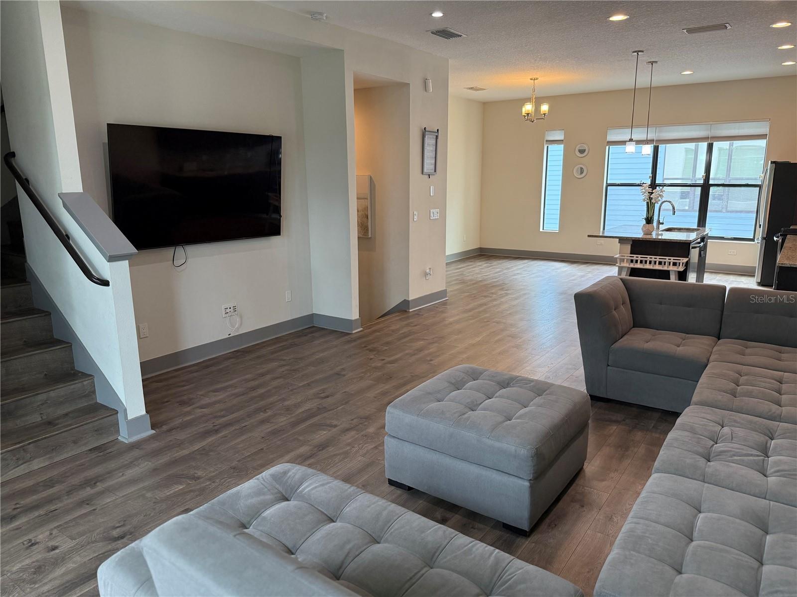 SOUTH WESTSHORE TWNHMS - Residential Lease
