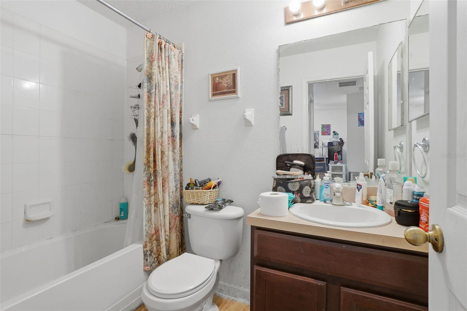 OAKCREST AT SOUTHMEADOW CONDOMINIUM - Residential