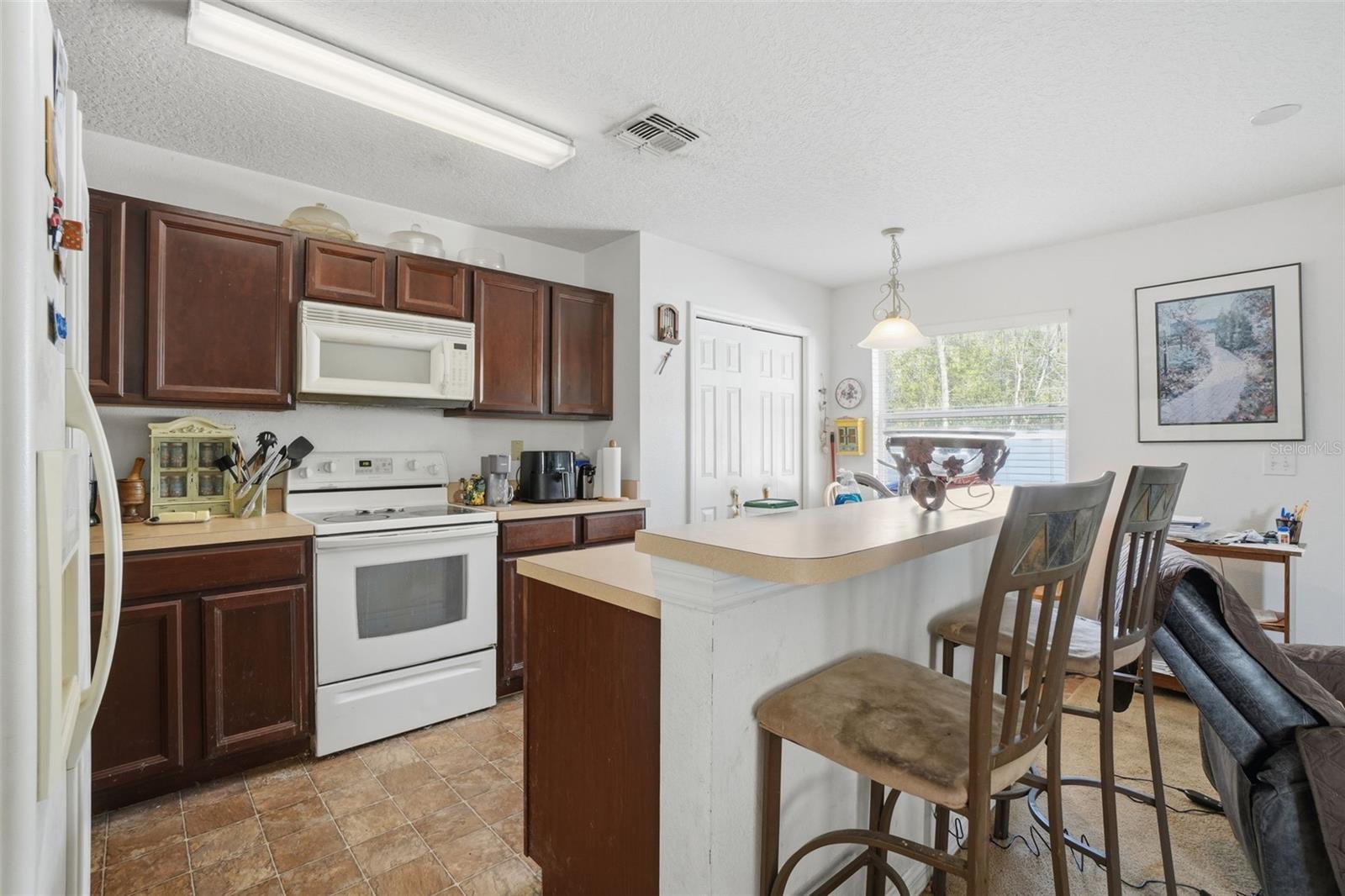 OAKCREST AT SOUTHMEADOW CONDOMINIUM - Residential