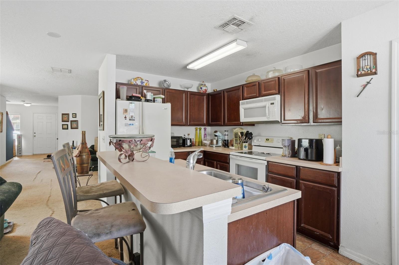 OAKCREST AT SOUTHMEADOW CONDOMINIUM - Residential