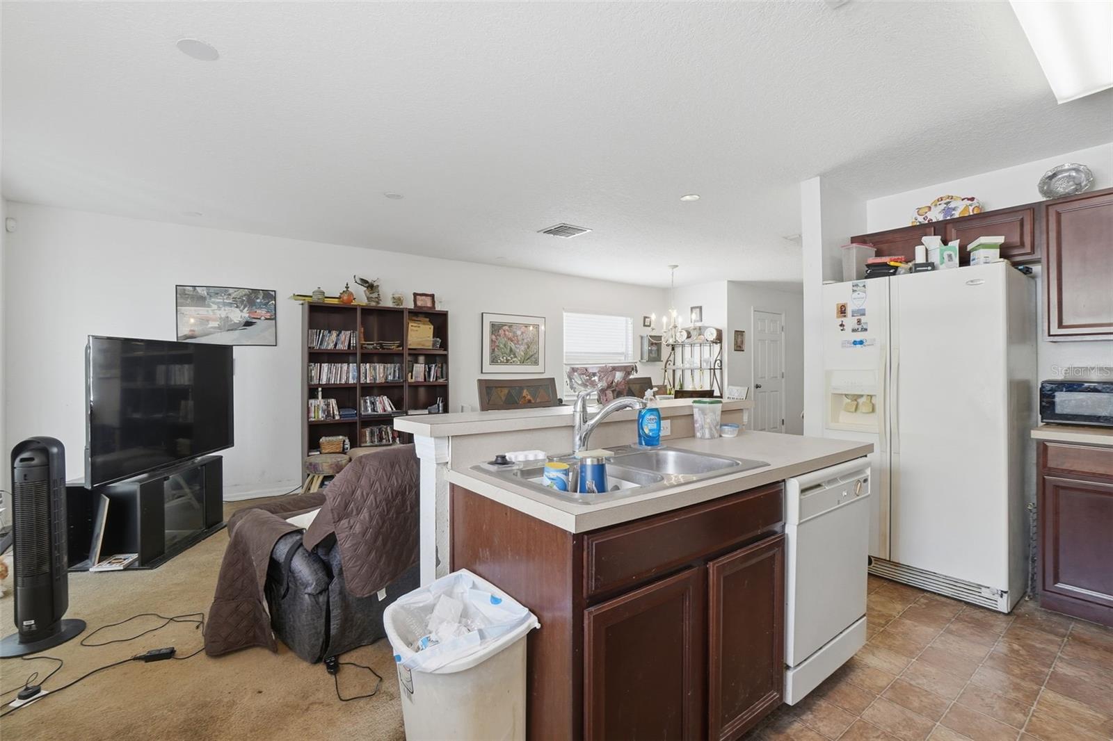 OAKCREST AT SOUTHMEADOW CONDOMINIUM - Residential