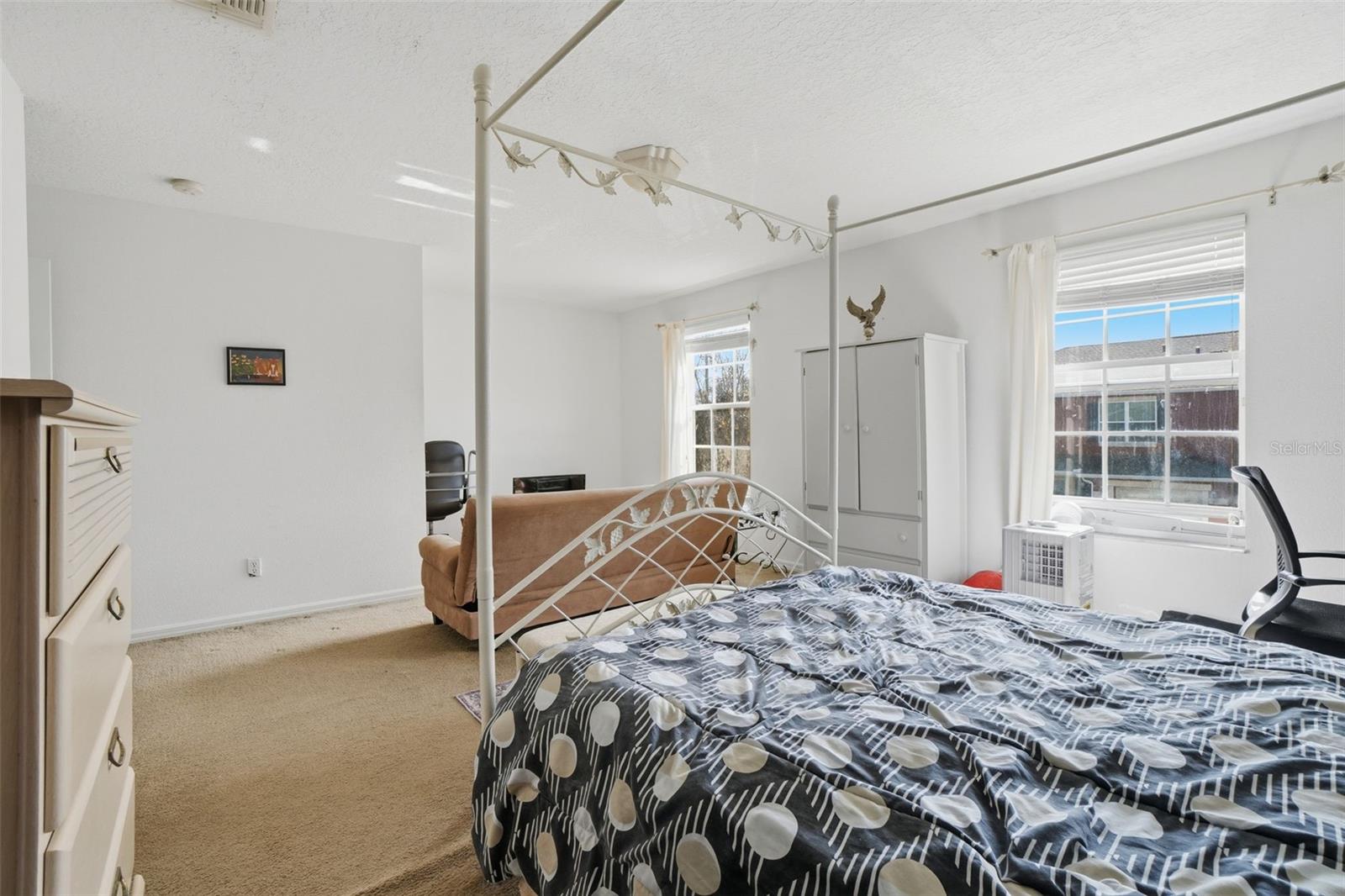 OAKCREST AT SOUTHMEADOW CONDOMINIUM - Residential