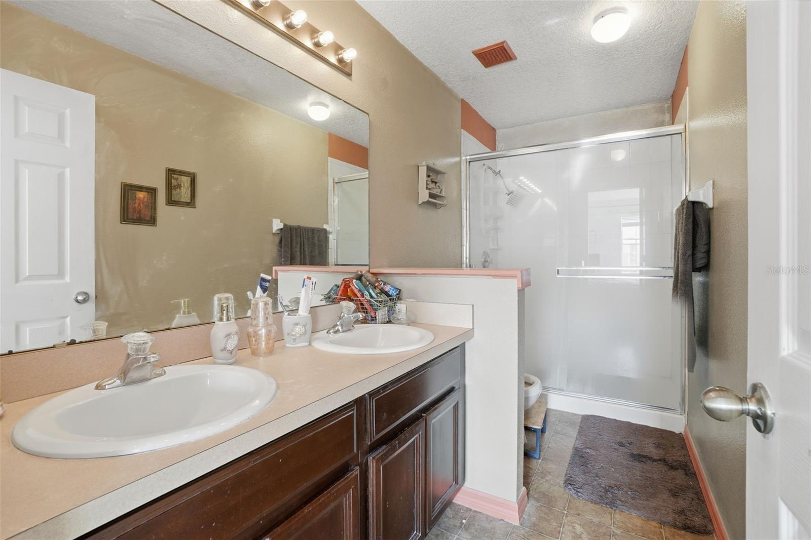 OAKCREST AT SOUTHMEADOW CONDOMINIUM - Residential