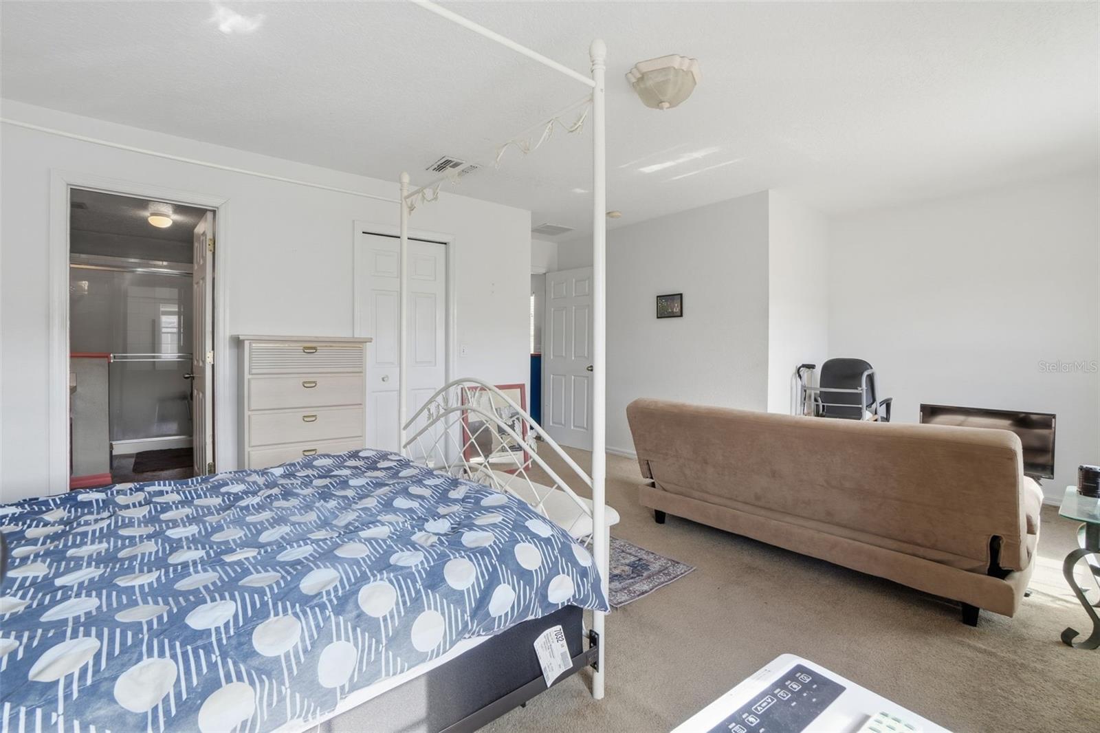 OAKCREST AT SOUTHMEADOW CONDOMINIUM - Residential