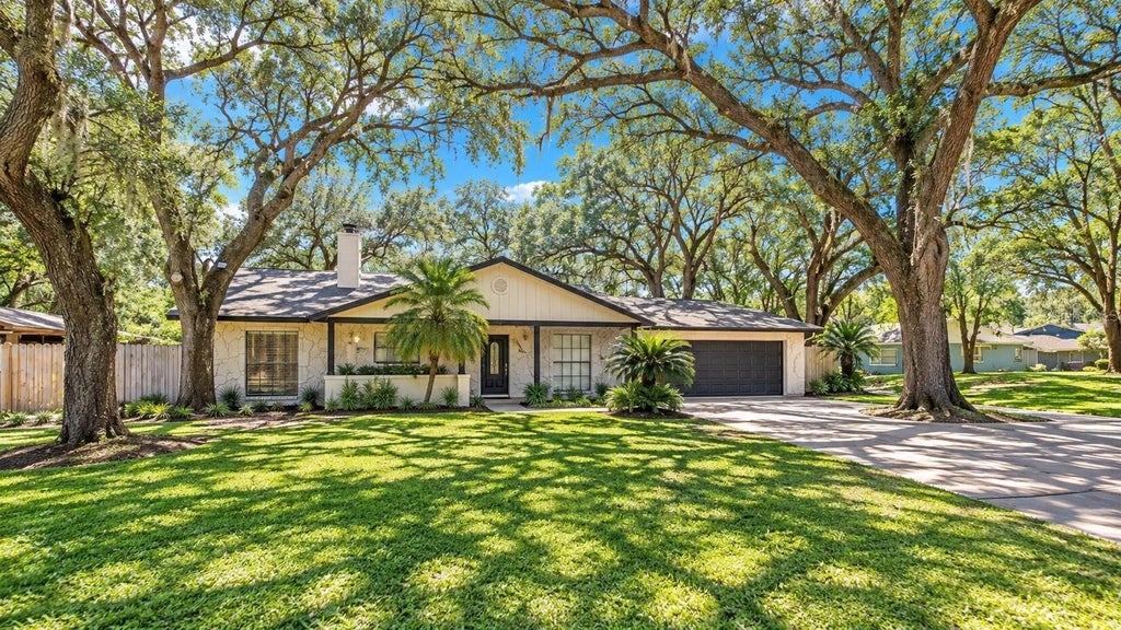Photo of 7405 Williams Road, Seffner, FL 33584 (MLS # A4705370)