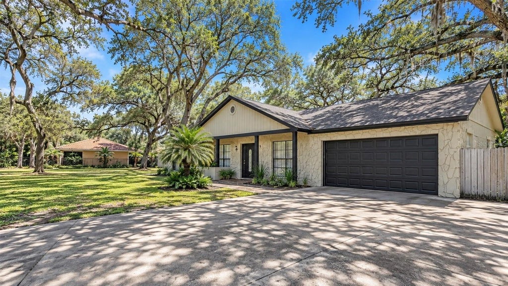 Photo of 7405 Williams Road, Seffner, FL 33584 (MLS # A4705370)