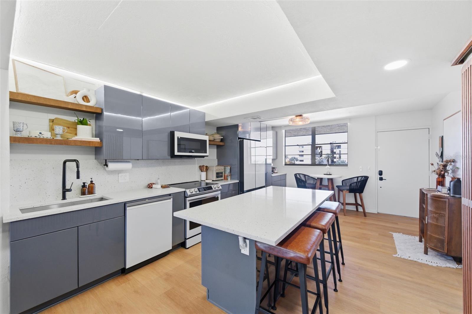 BAY MARINER THE CONDO - Residential