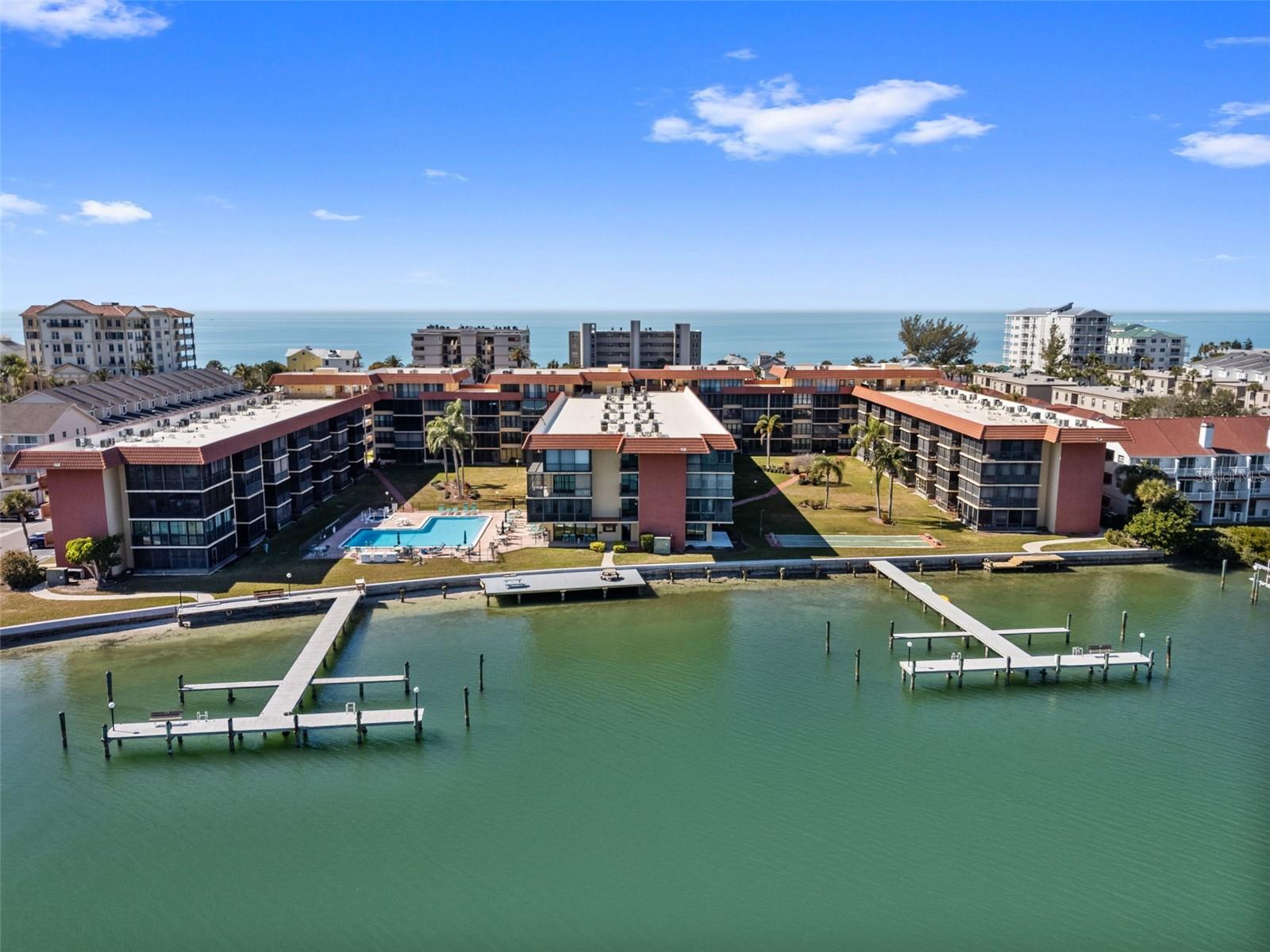 BAY MARINER THE CONDO - Residential