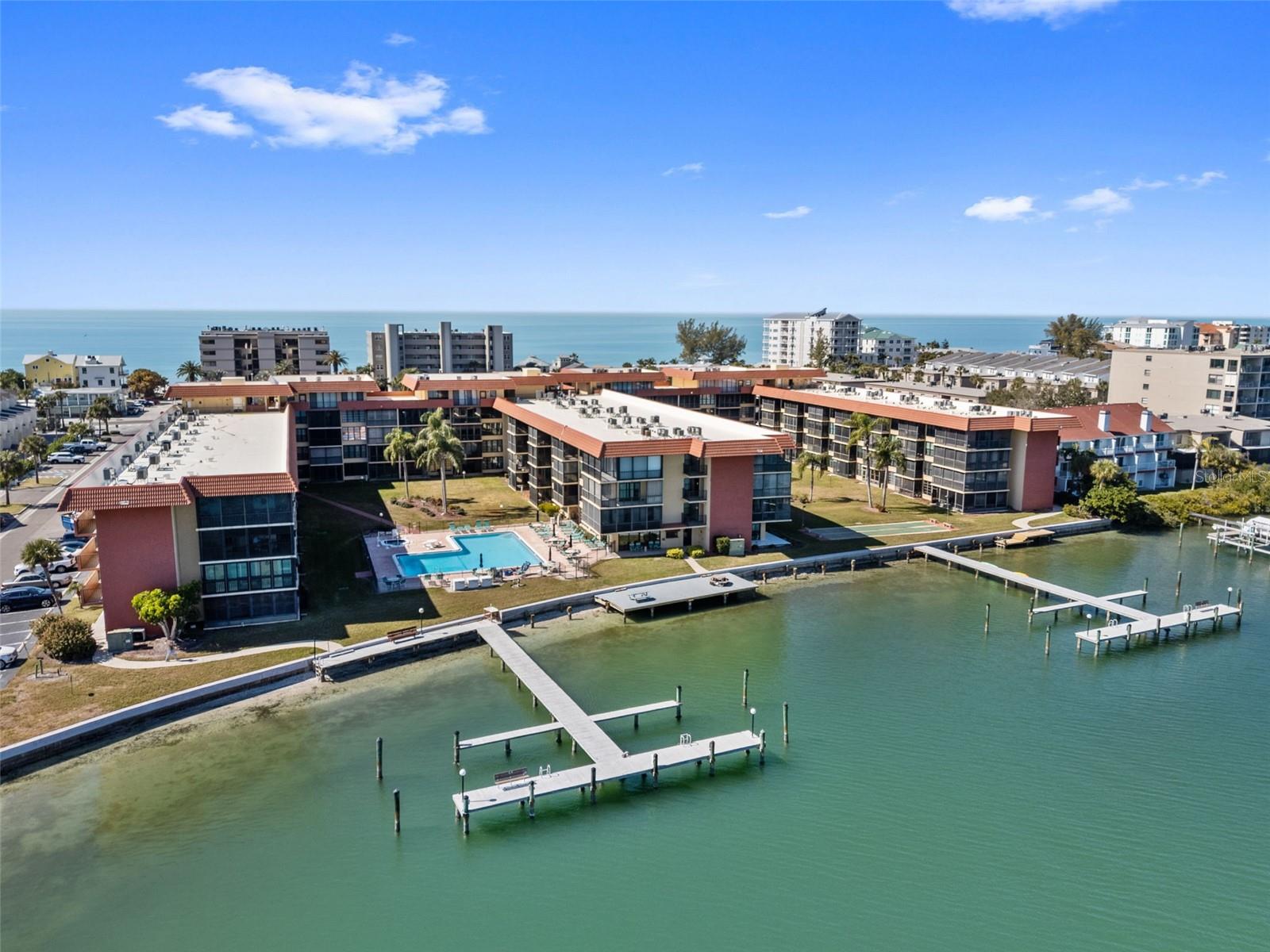 BAY MARINER THE CONDO - Residential