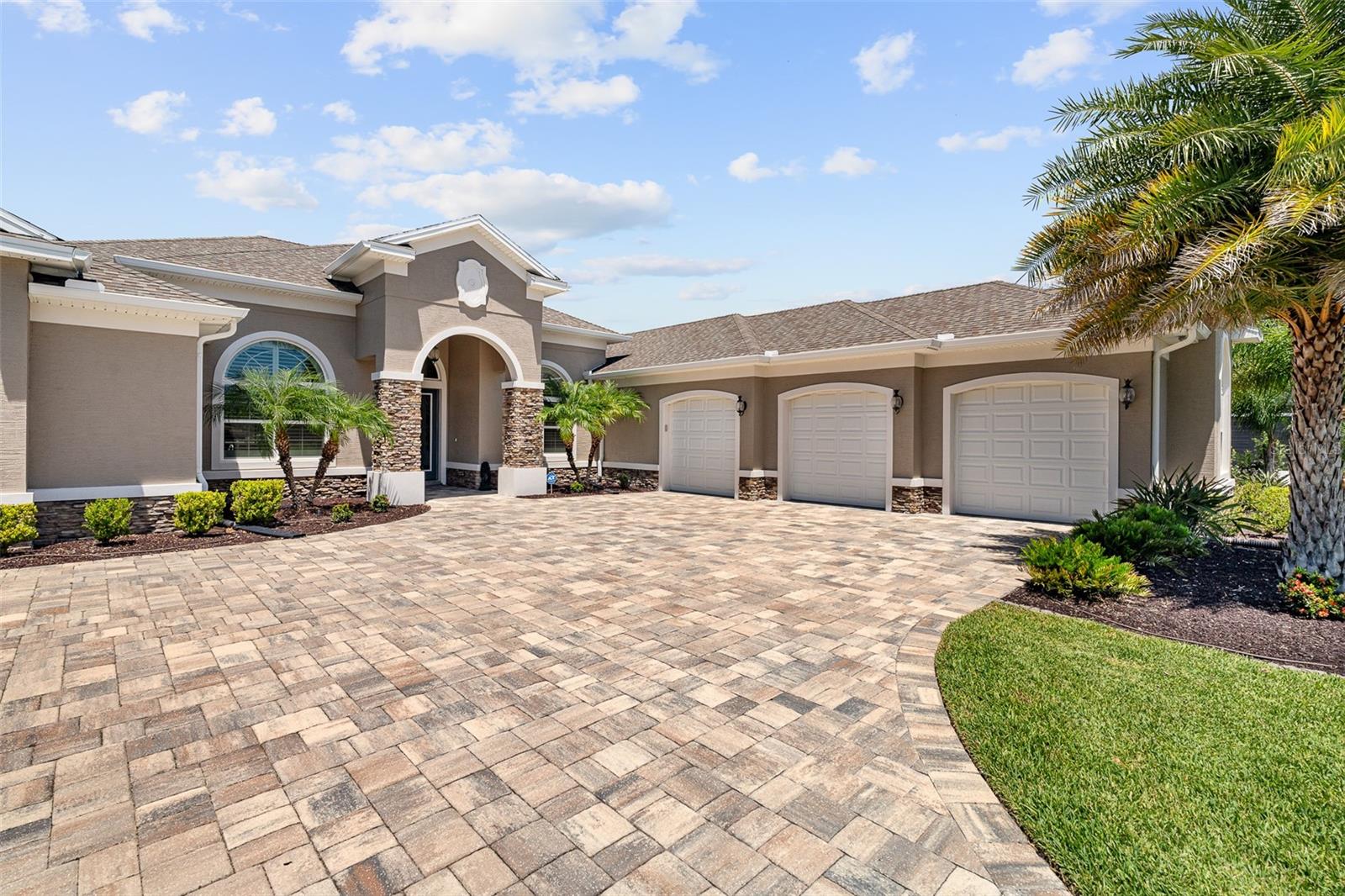 4 OLD OAK DRIVE N