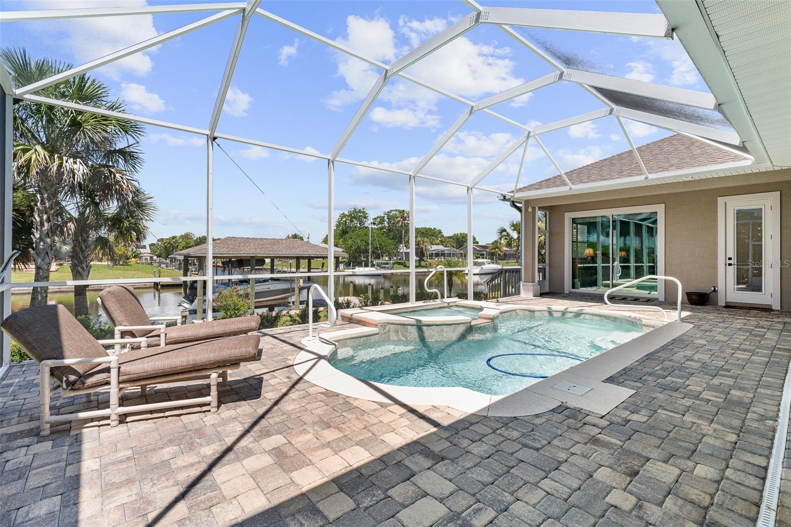 4 OLD OAK DRIVE N
