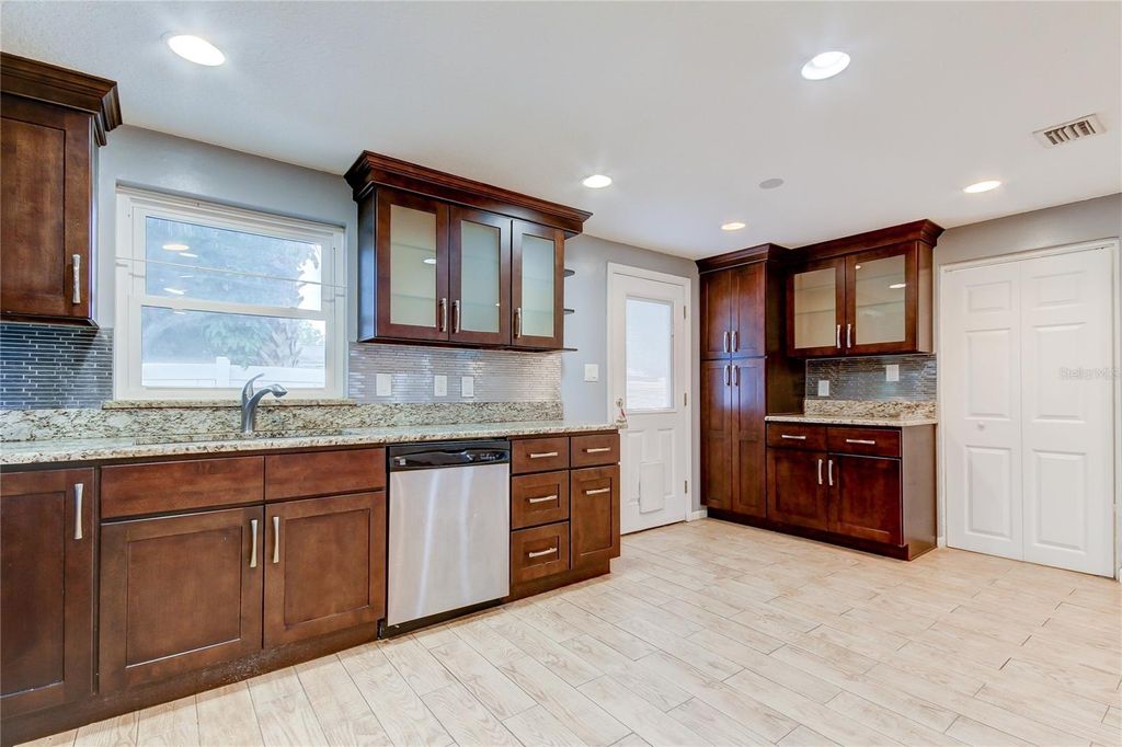 Photo of 2925 W Tyson Avenue, Tampa, FL 33611 (MLS # TB8500469)