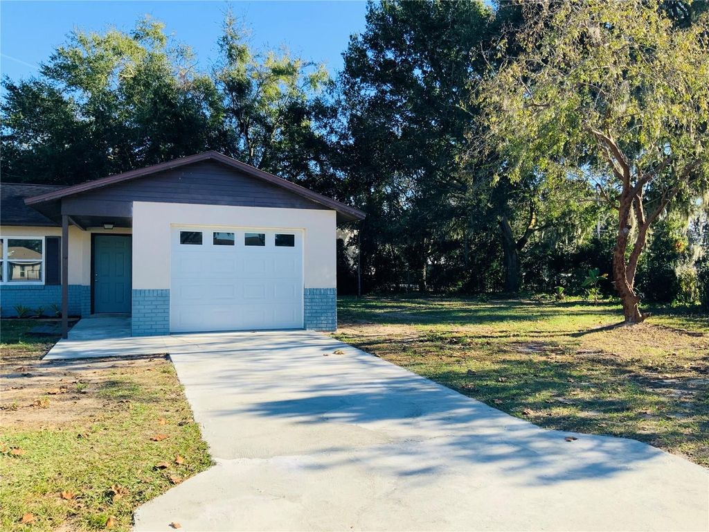 Photo of 7 Sun Country Court, Eustis, FL 32726 (MLS # G5105431)