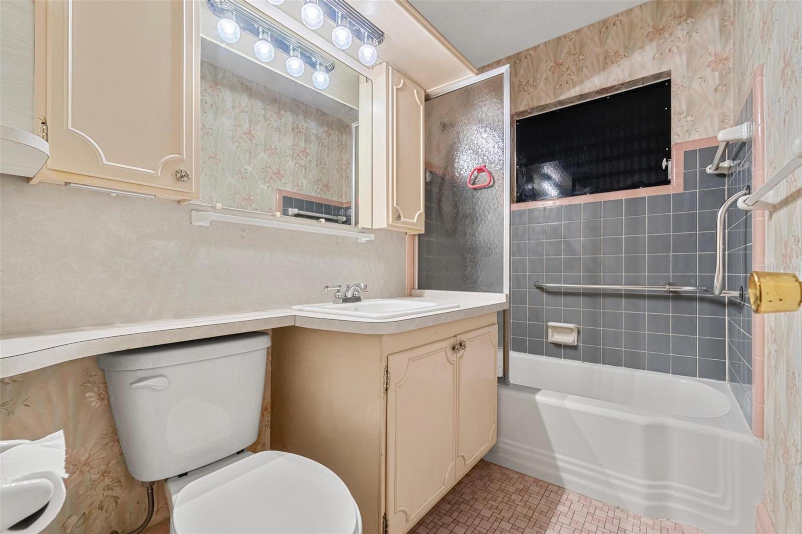 MILES PINES - Residential