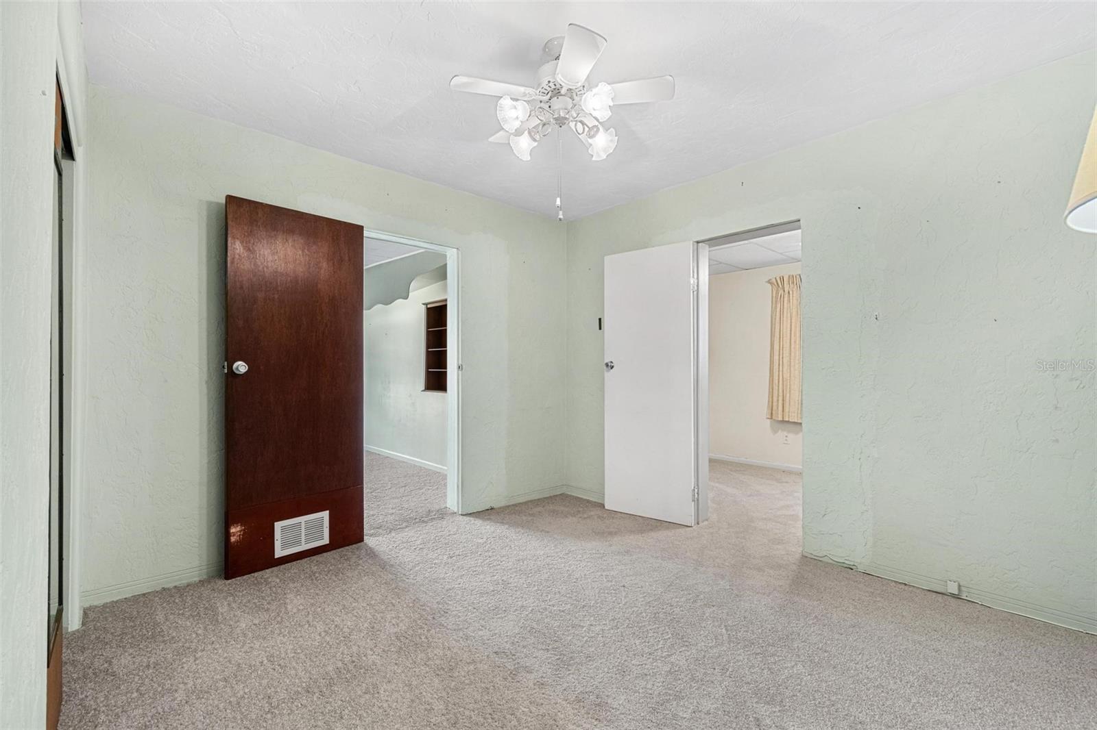 MILES PINES - Residential