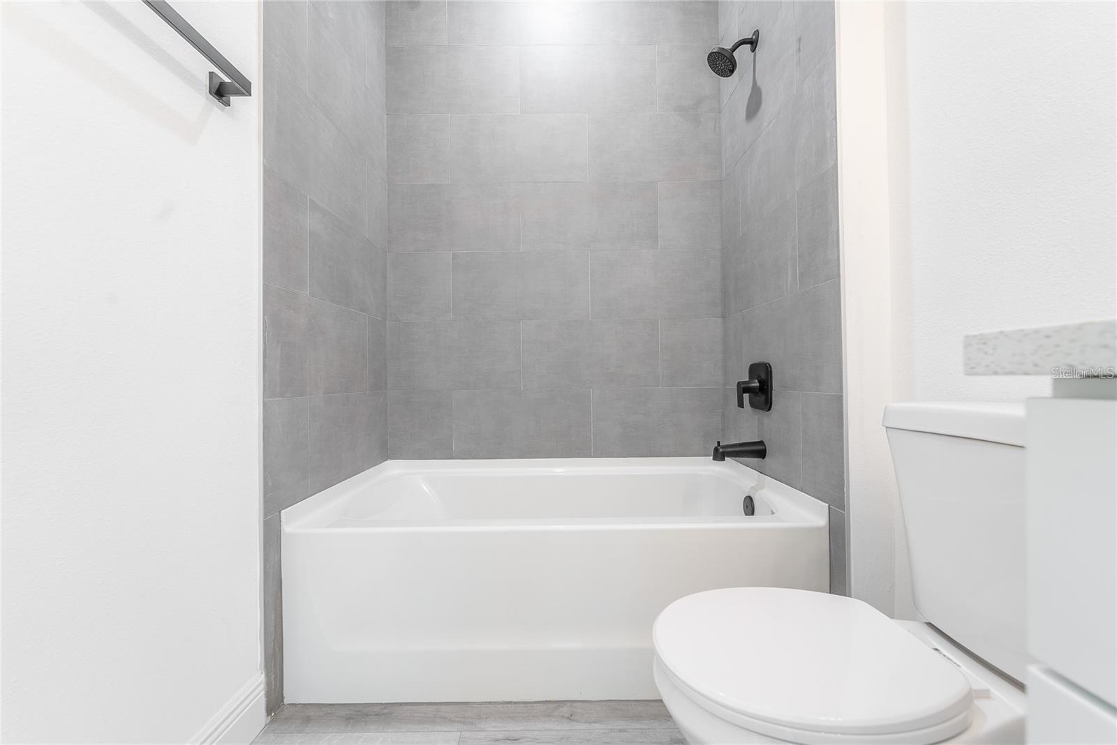 CITRUS SPGS UNIT 03 - Residential Lease