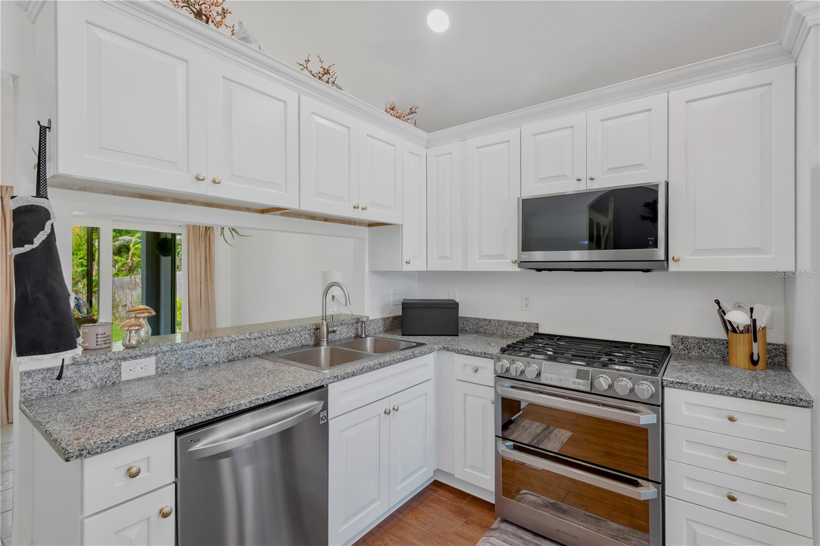 MEADOW POINTE - Residential