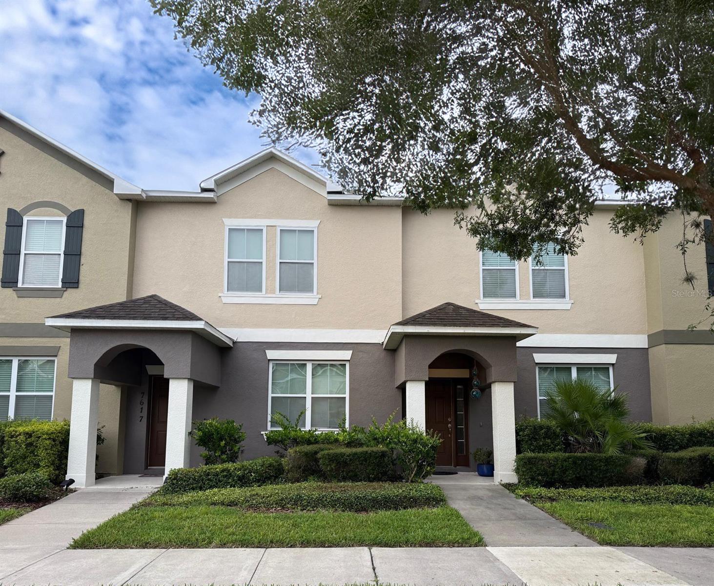 Modern Townhome in Windermere’s Wickham Park
3 Beds | 2.5 Baths | 2-Car Garage | Prime Location
Welcome to this beautifully maintained townhome in the highly sought-after community of Wickham Park, located in the heart of Windermere, Florida — where charm, convenience, and top-rated schools come together.
Step inside to an inviting open floor plan with ceramic tile throughout the main level and plush carpet in all bedrooms, the staircase, and upper hallway. The kitchen is a chef’s dream, featuring granite countertops, stainless steel appliances, and plenty of space to gather and entertain.
Enjoy your private, fenced-in patio — the perfect retreat between the home and your spacious 2-car garage. Upstairs, you’ll find 3 comfortable bedrooms, including a bright and airy primary suite.
Wickham Park is more than just a neighborhood — it’s a lifestyle. With a resort-style pool, elegant clubhouse, and scenic walking trails, you’ll feel at home the moment you arrive.
-Minutes from everything that matters:
-Top-rated public schools in Orange County
-Close to Winter Garden Village, 408, 429, and the Turnpike
-ust a short drive to Walt Disney World, restaurants, shopping & more
All measurements are approximate.
Whether you're looking for your first home, a smart investment, or a low-maintenance lifestyle near great schools and world-class attractions — this home checks all the boxes.
Schedule your private tour today!